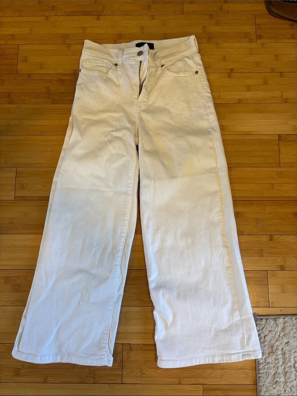 Banana Republic Women’s White Wide-Leg Jeans - size 26/2